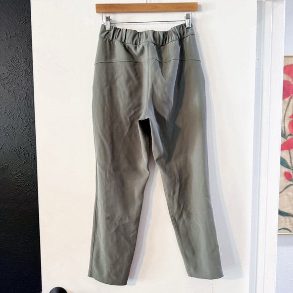 Lululemon On The Fly 7/8 Pant *Woven Grey Sage Size 6 - Picture 3 of 8